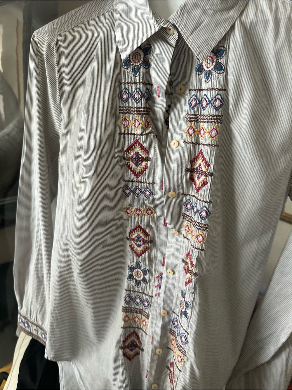 Johnny Was Light Gray Button-Down Shirt with Multicolor Embroidery